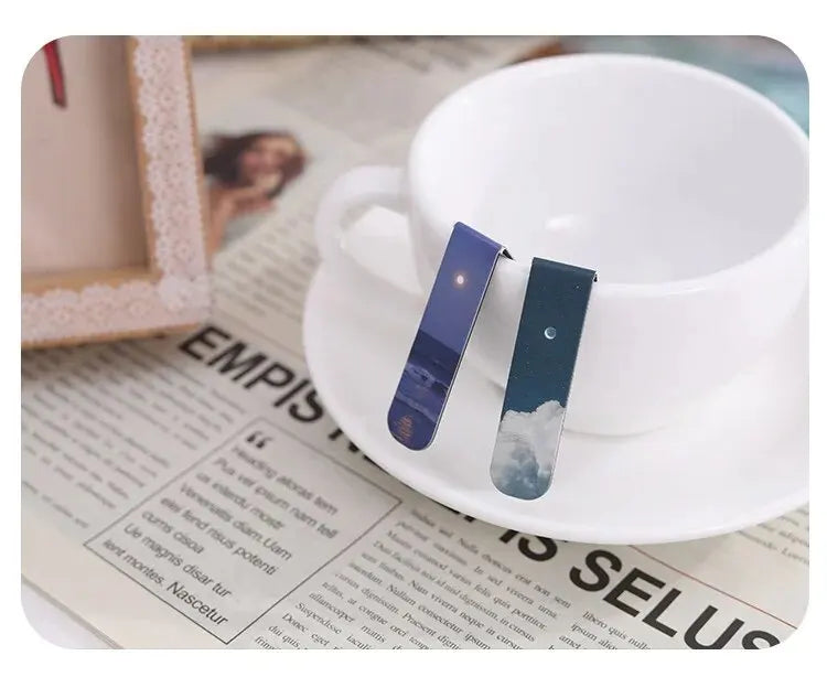 2Pcs/Set Creative Scenic Magnetic Bookmark Student Decorative Book Holder Reading Accessory Student School Home Office Supplies